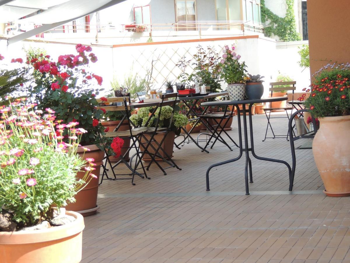 B&B Il Rosso E Il Nero Дзаферана Етнеа Екстериор снимка