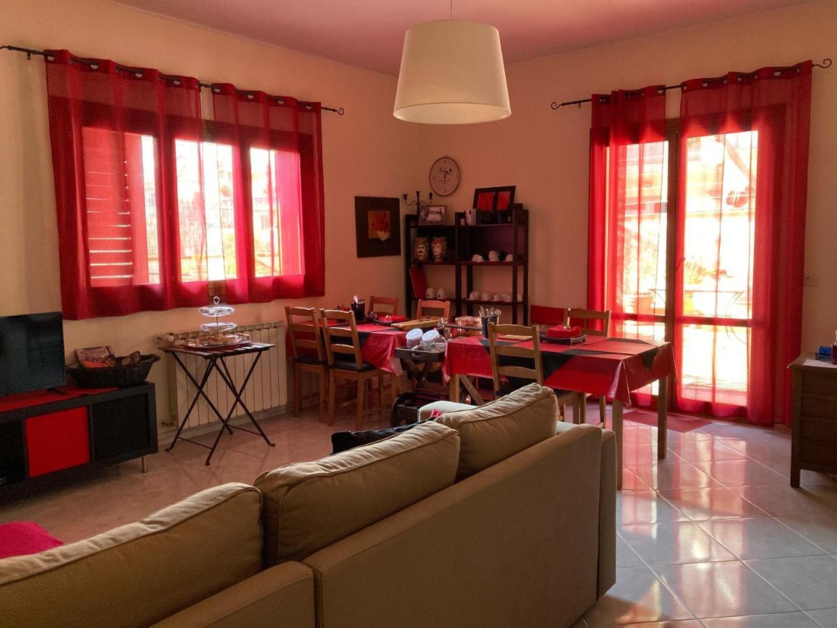 B&B Il Rosso E Il Nero Дзаферана Етнеа Екстериор снимка