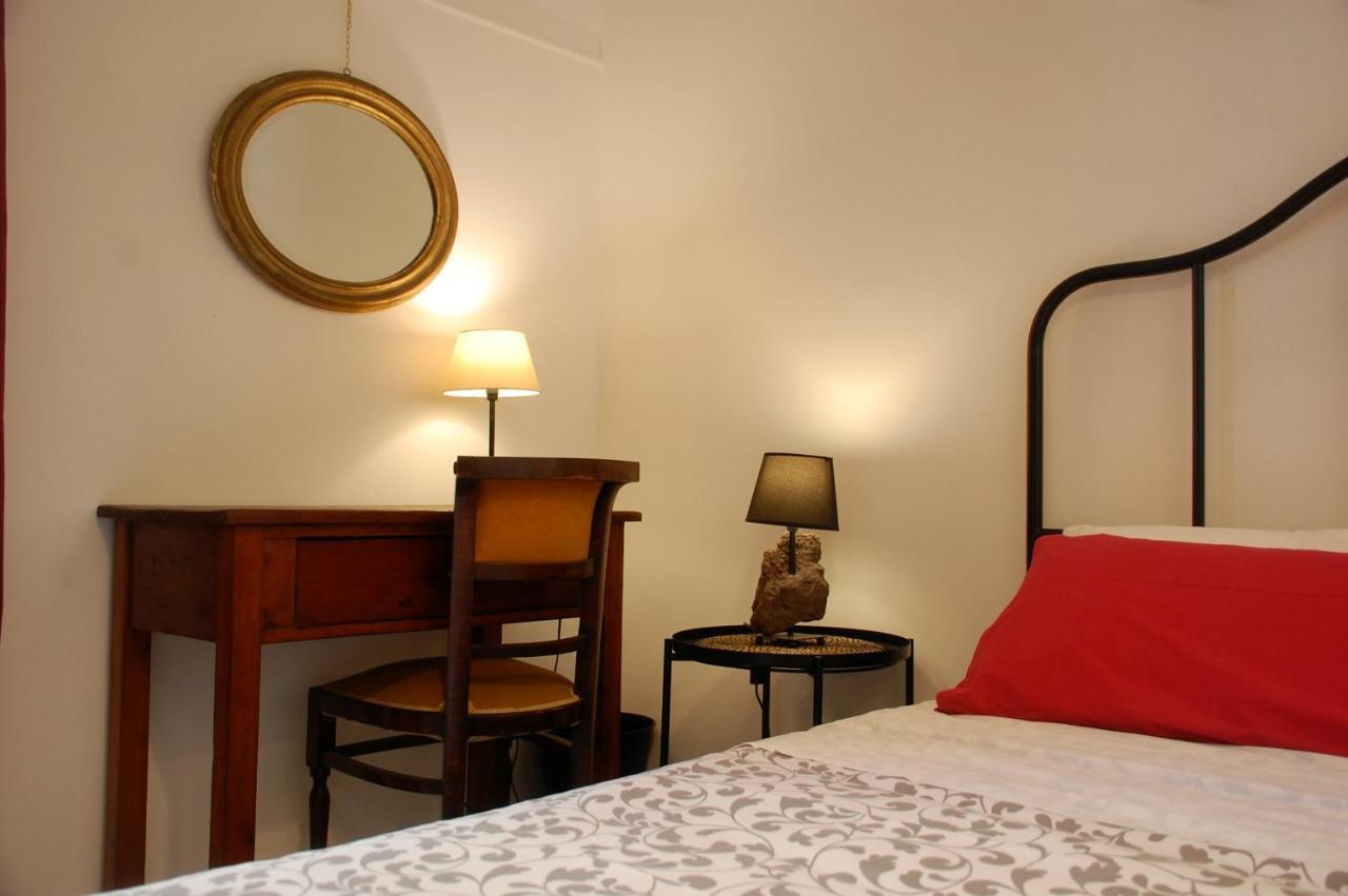 B&B Il Rosso E Il Nero Дзаферана Етнеа Екстериор снимка
