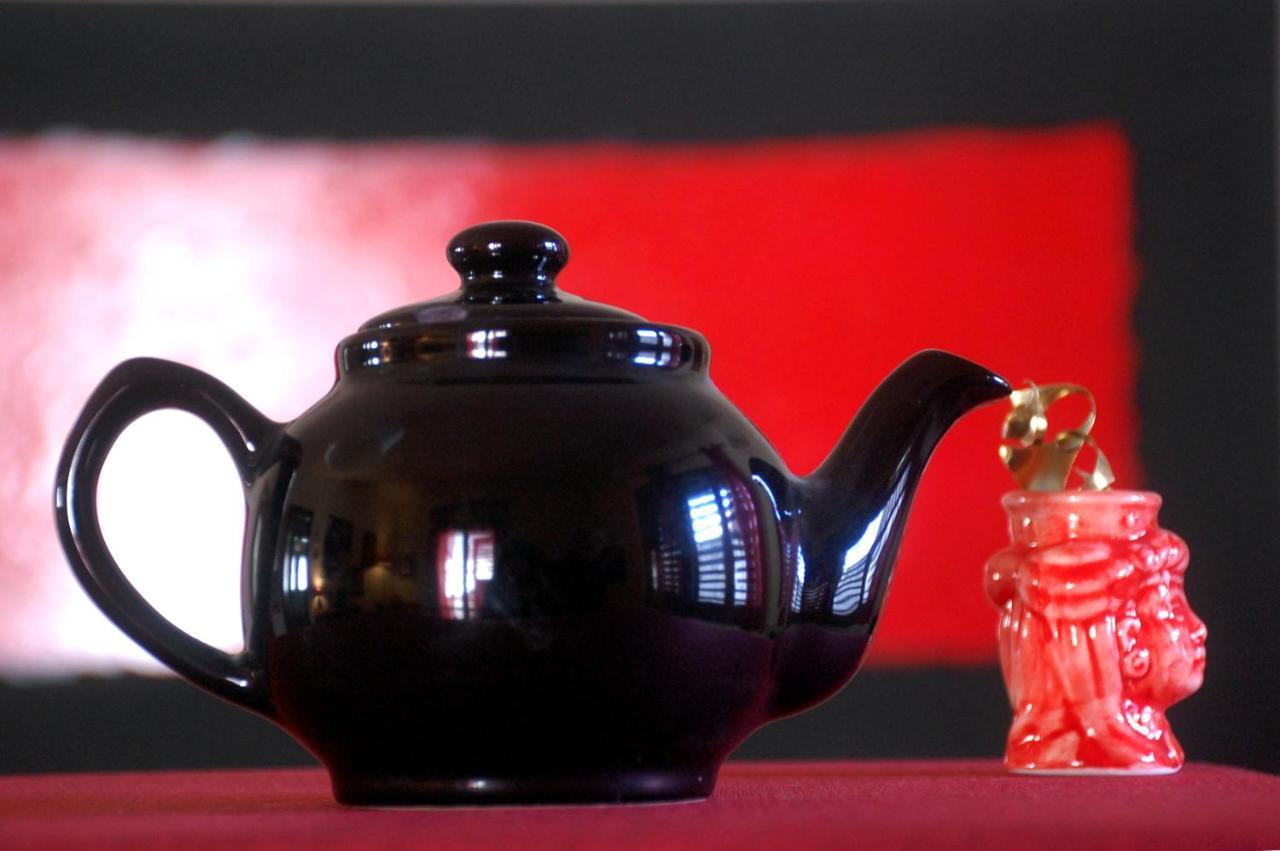 B&B Il Rosso E Il Nero Дзаферана Етнеа Екстериор снимка