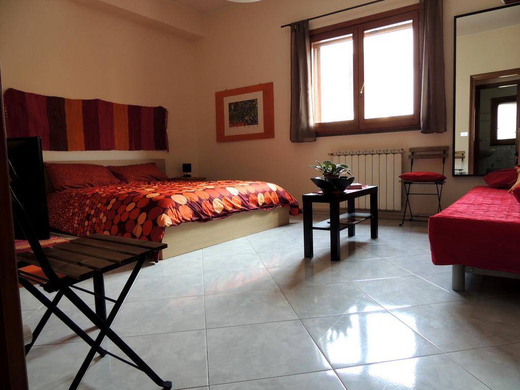 B&B Il Rosso E Il Nero Дзаферана Етнеа Екстериор снимка