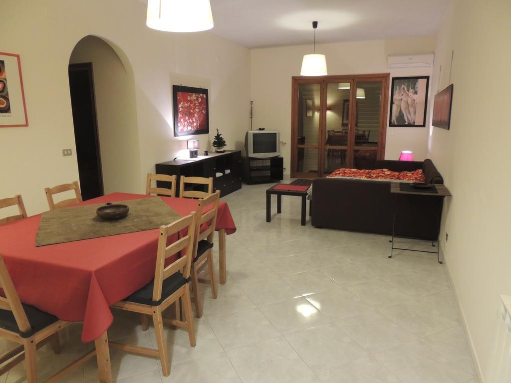 B&B Il Rosso E Il Nero Дзаферана Етнеа Екстериор снимка