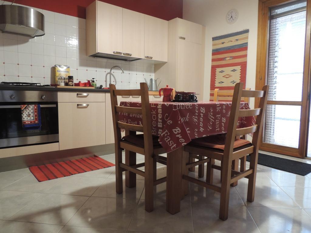 B&B Il Rosso E Il Nero Дзаферана Етнеа Екстериор снимка