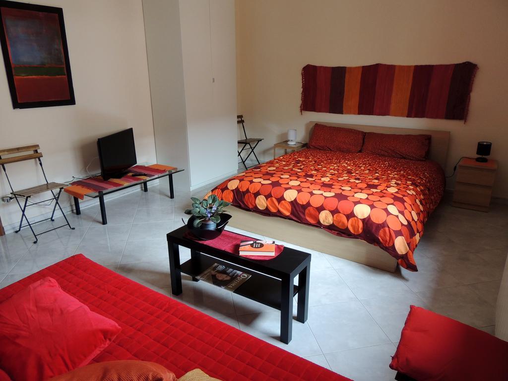B&B Il Rosso E Il Nero Дзаферана Етнеа Екстериор снимка