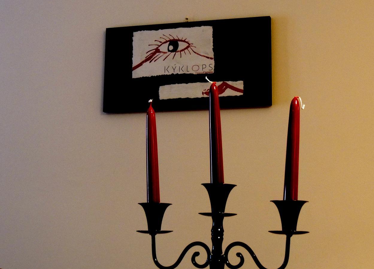 B&B Il Rosso E Il Nero Дзаферана Етнеа Екстериор снимка