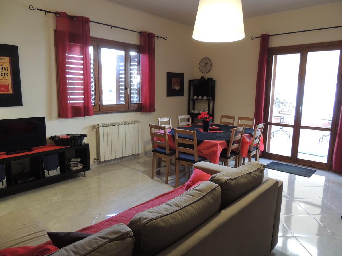 B&B Il Rosso E Il Nero Дзаферана Етнеа Екстериор снимка