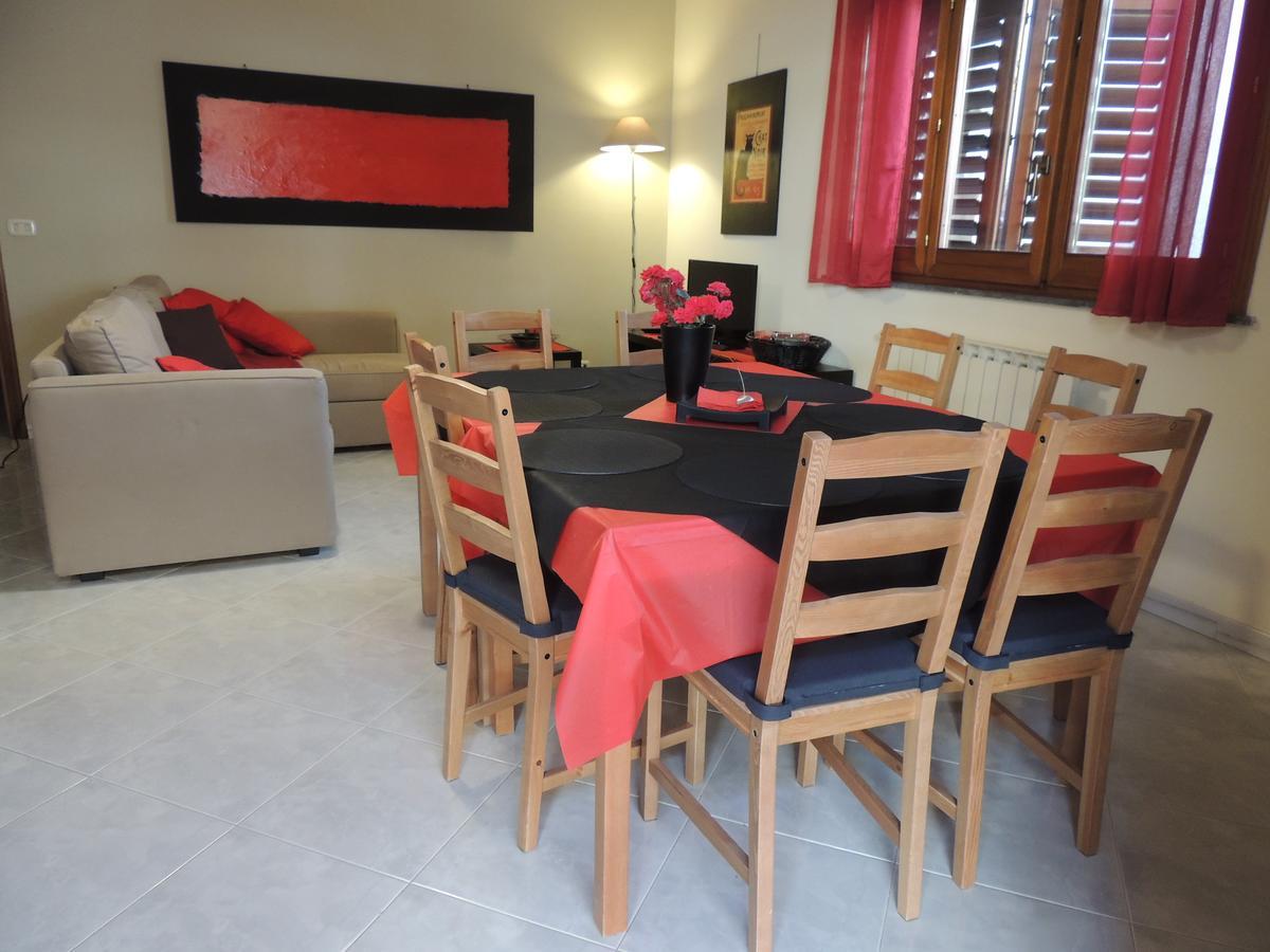 B&B Il Rosso E Il Nero Дзаферана Етнеа Екстериор снимка