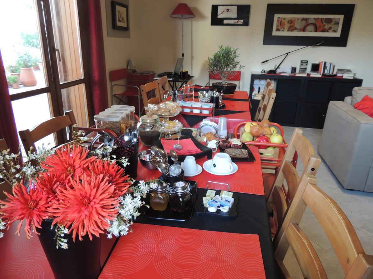 B&B Il Rosso E Il Nero Дзаферана Етнеа Екстериор снимка